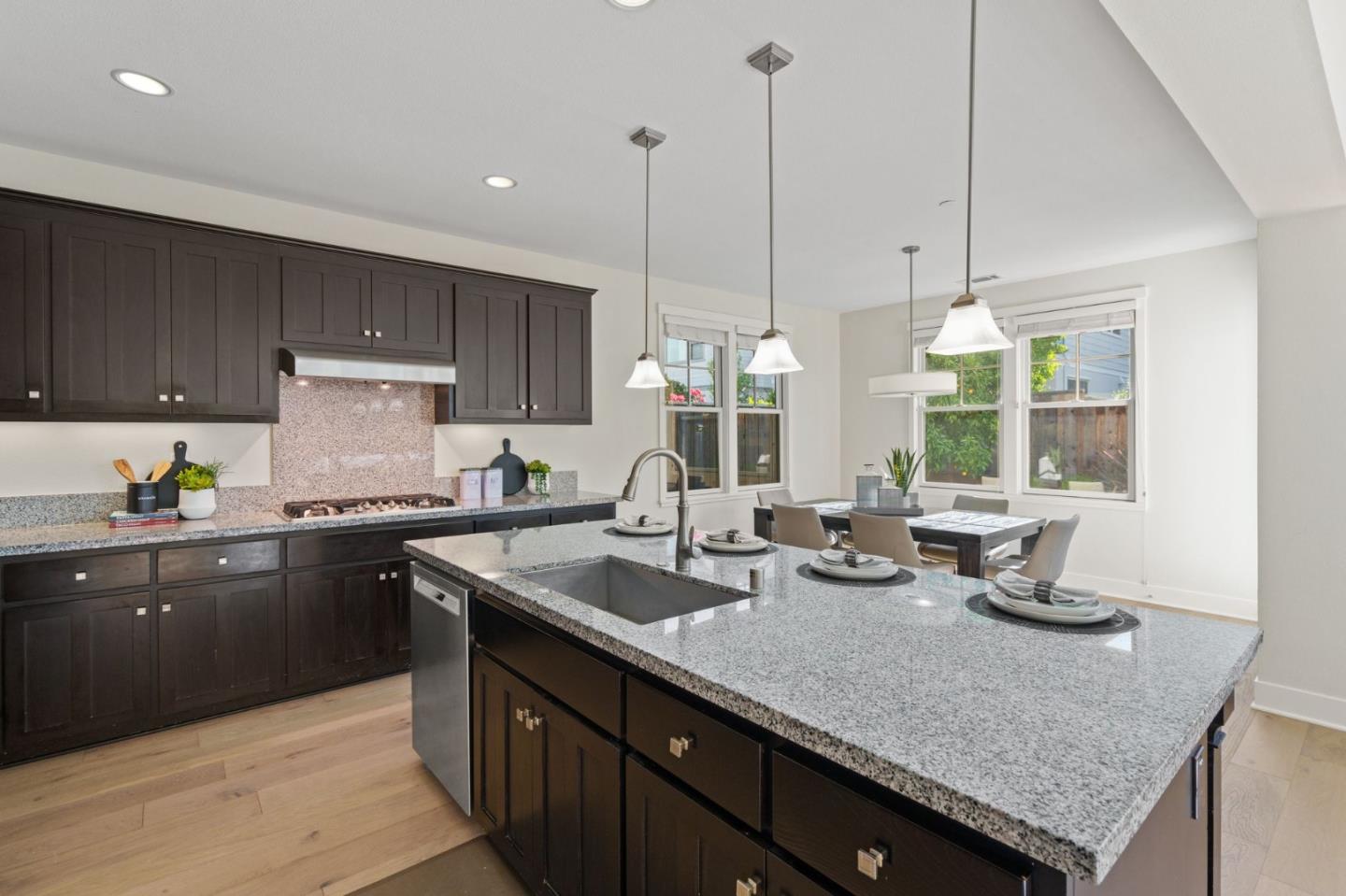 1307 Cordilleras AVE