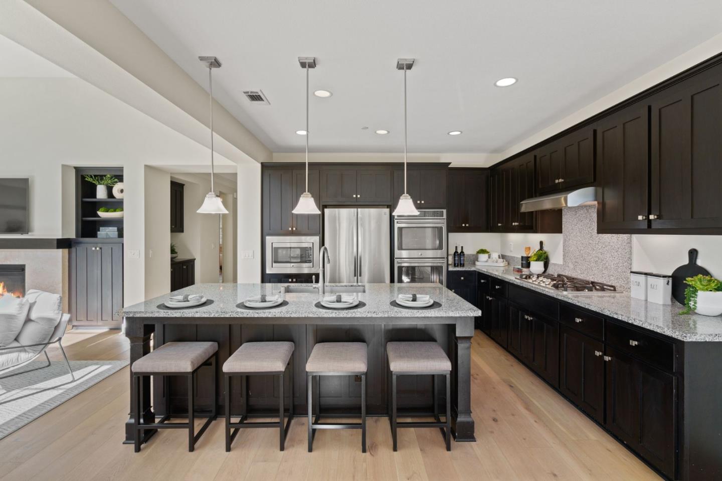 1307 Cordilleras AVE