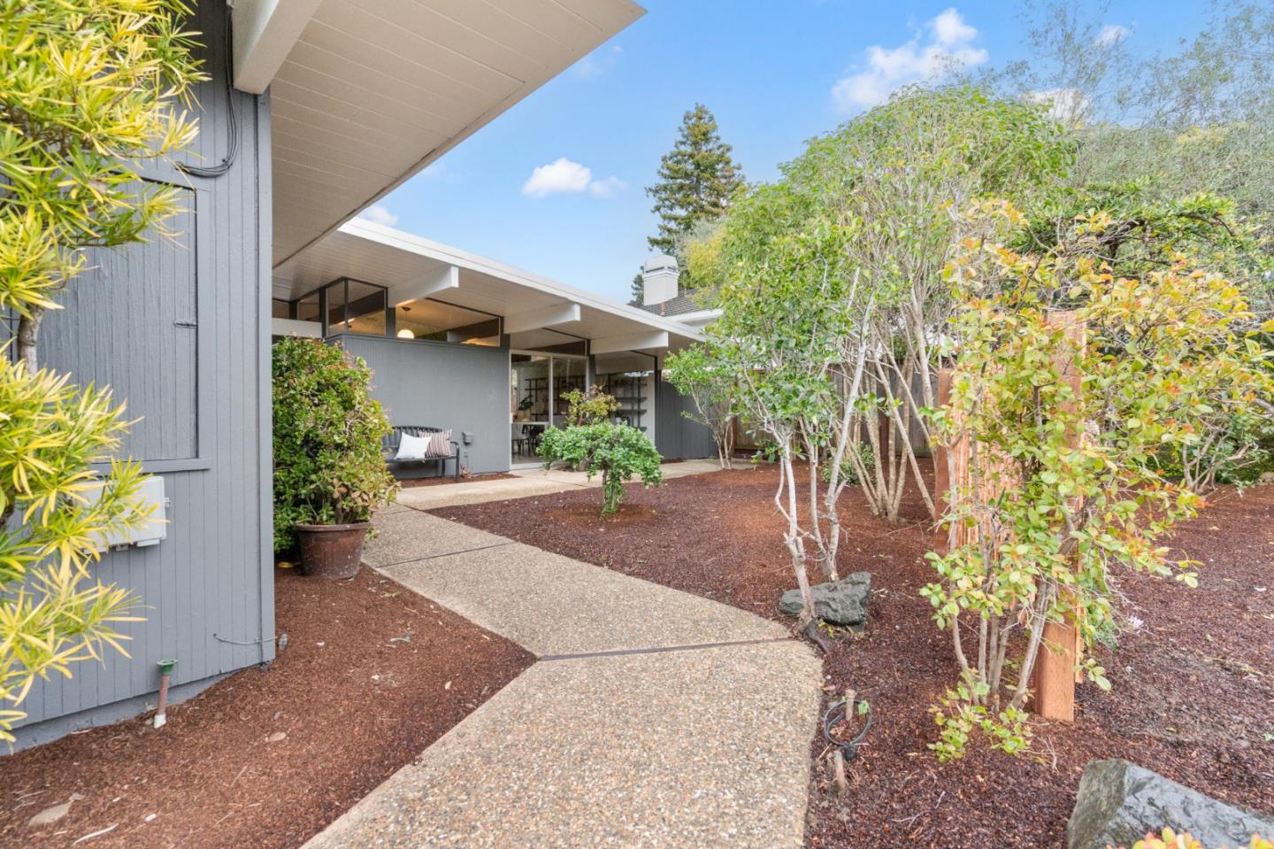 2224 Bunker Hill DR