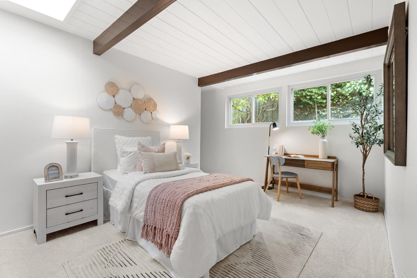 2224 Bunker Hill DR