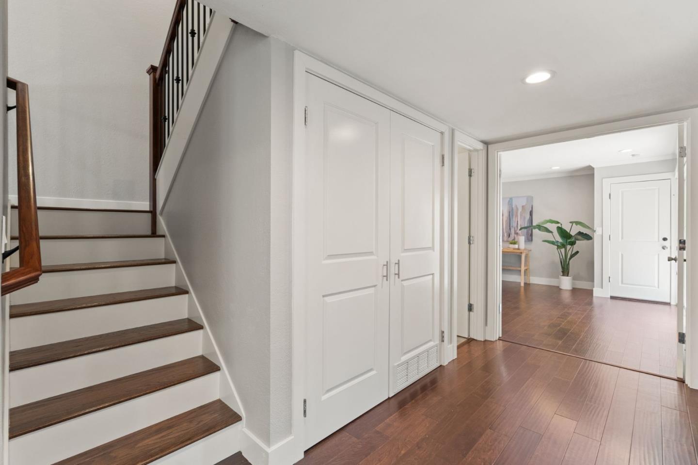 283 Casitas Bulevar