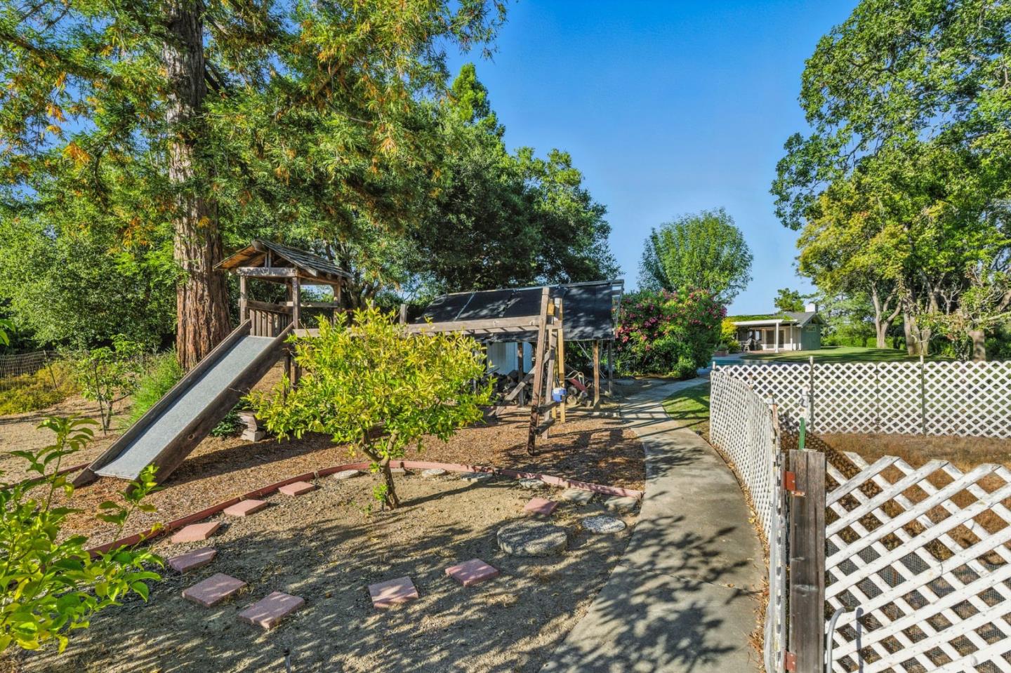 25850 Vinedo Lane