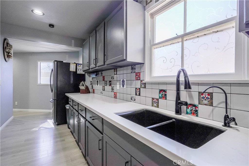 1223 W 27th