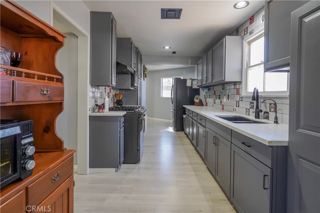 1223 W 27th