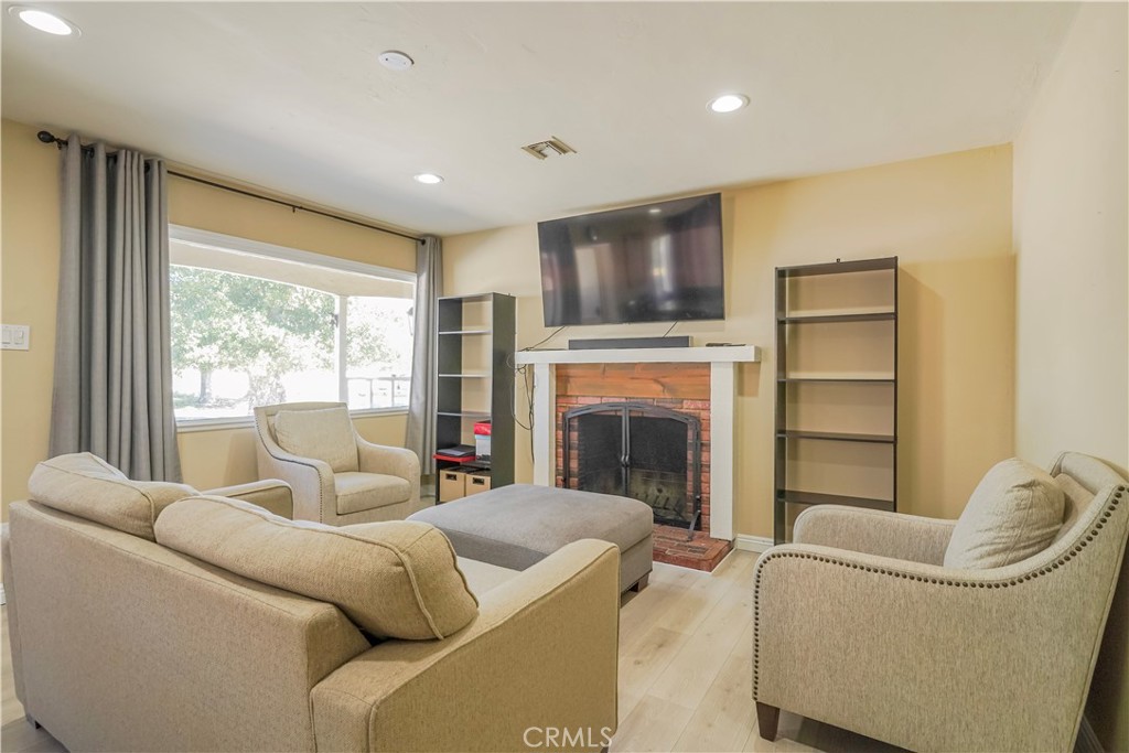 1223 W 27th