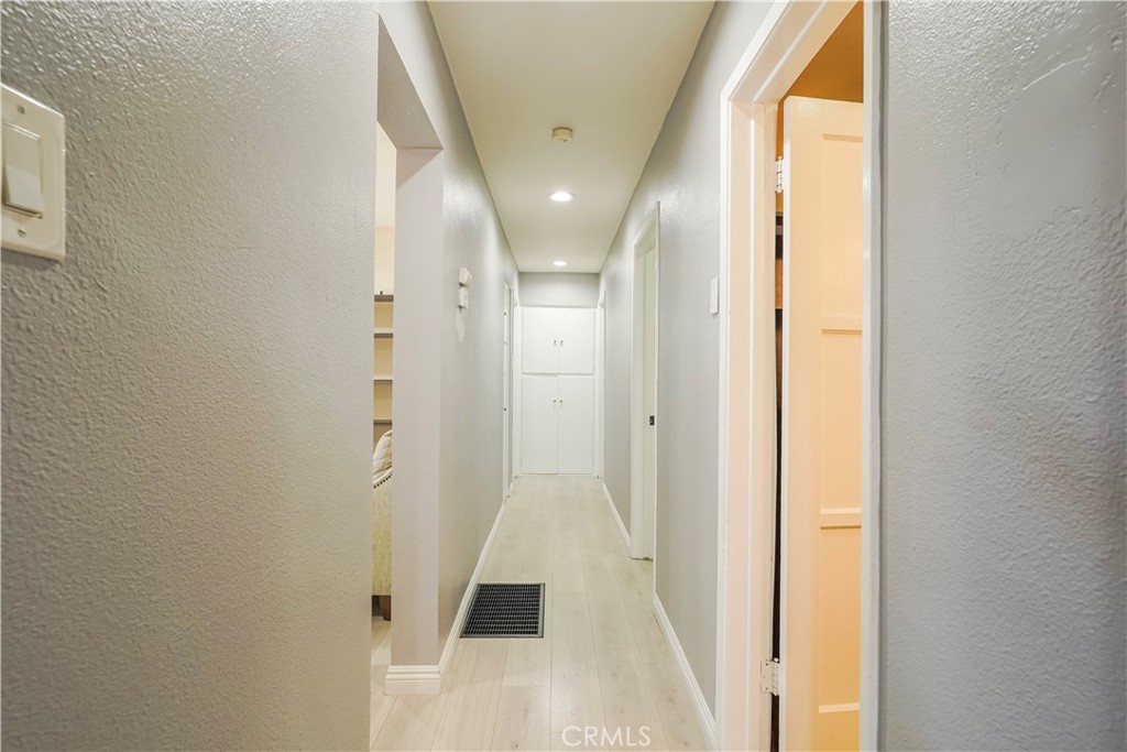 1223 W 27th