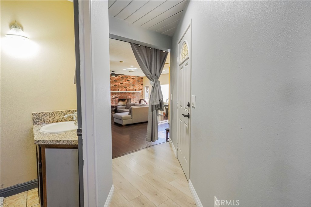 1223 W 27th