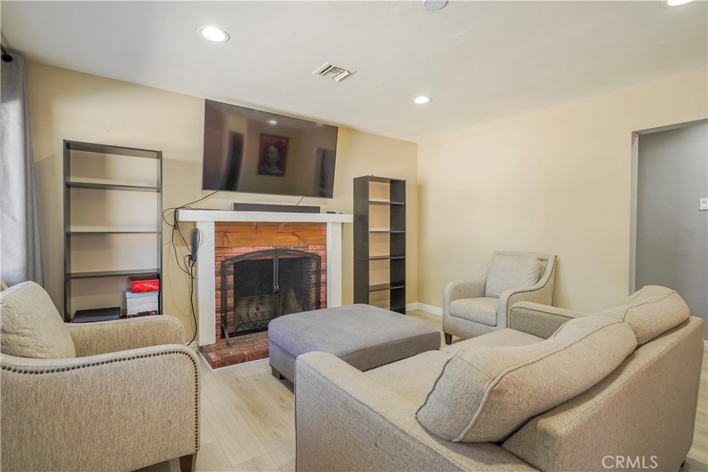 1223 W 27th