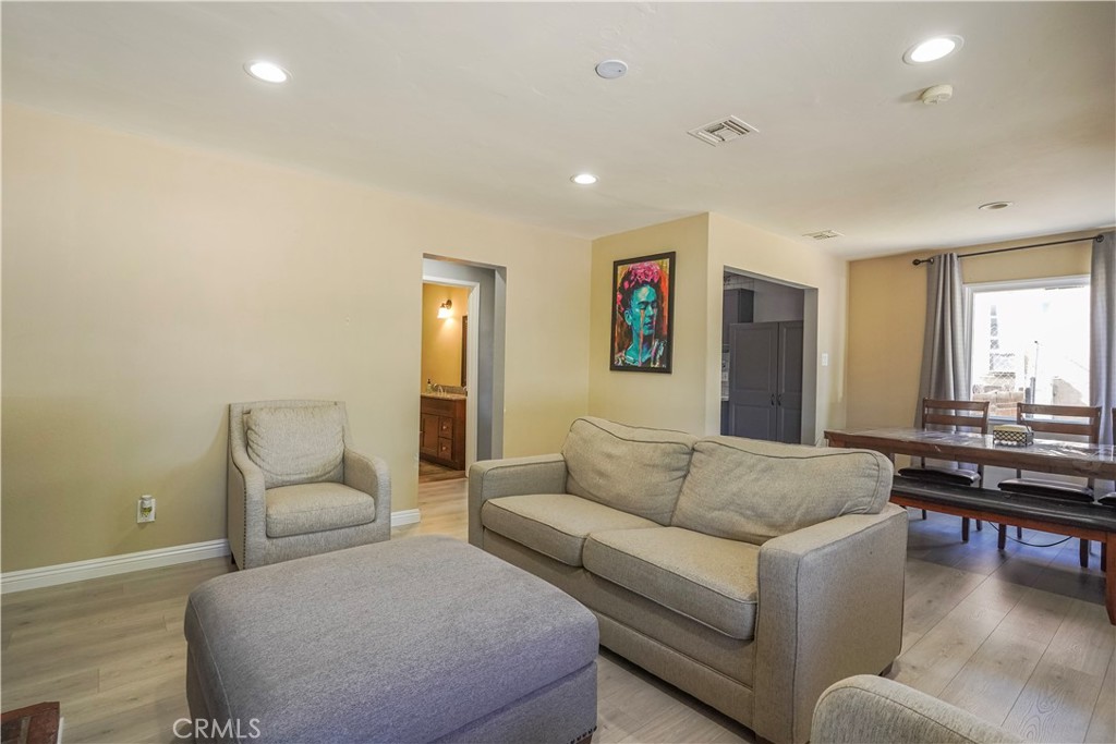 1223 W 27th