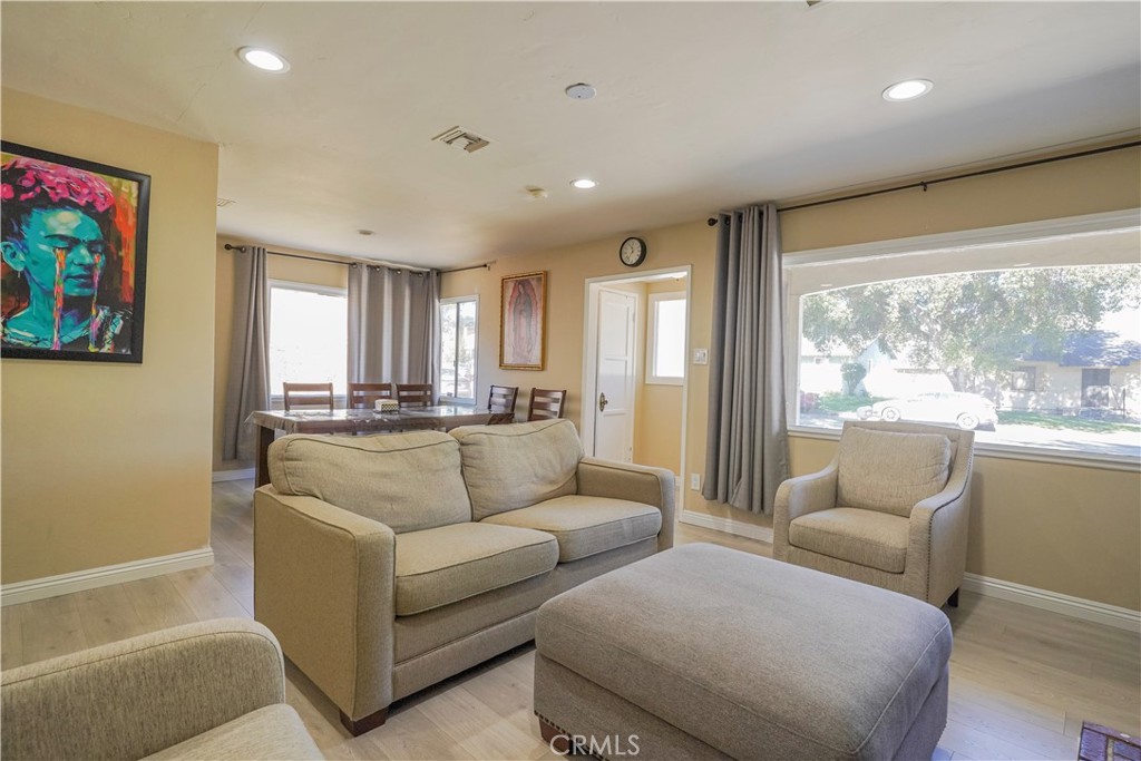 1223 W 27th