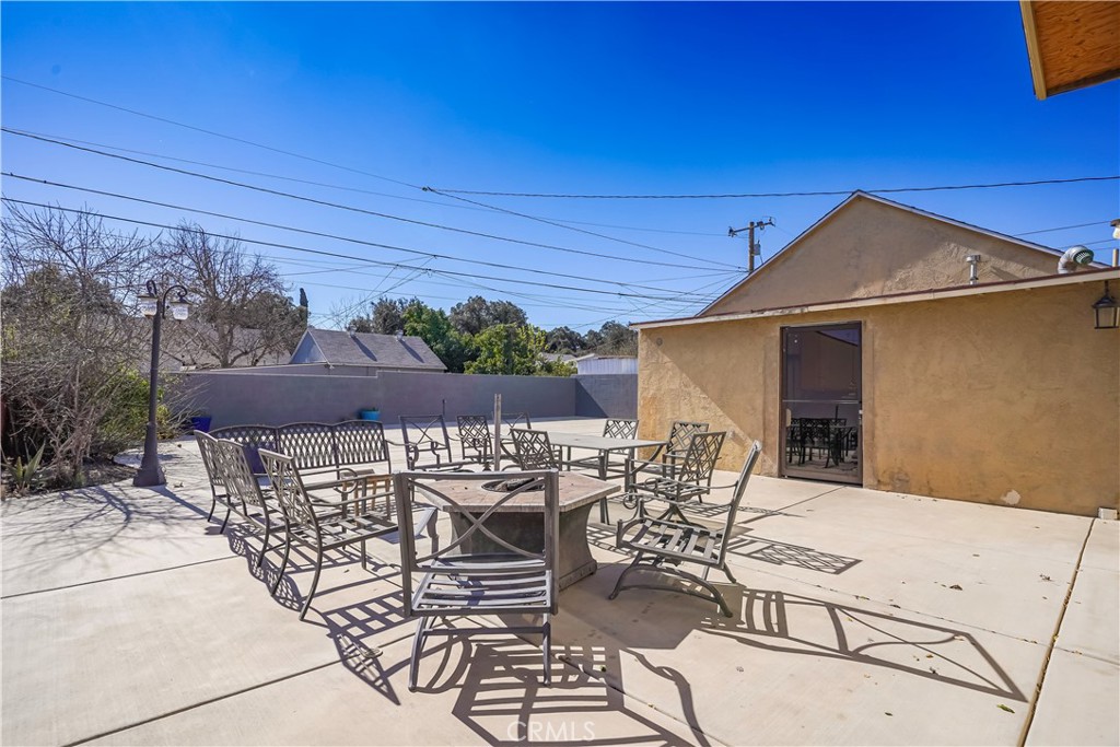 1223 W 27th
