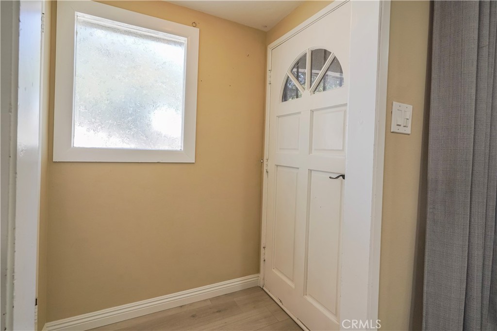 1223 W 27th