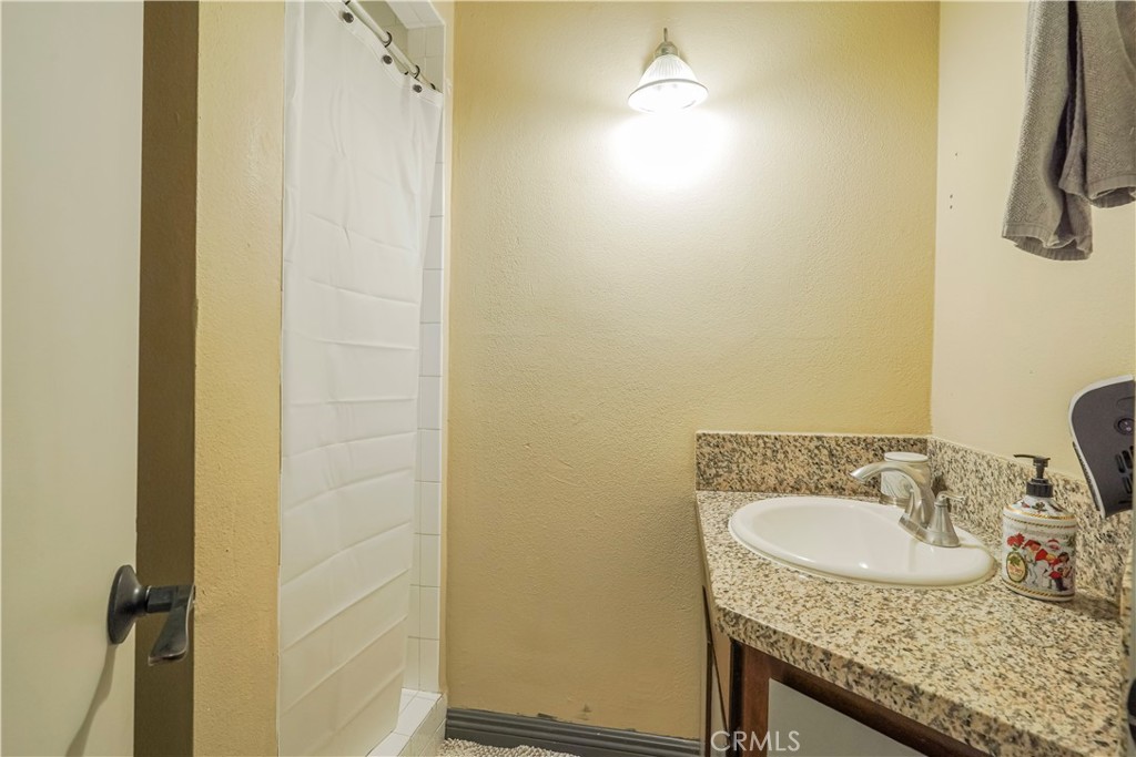 1223 W 27th