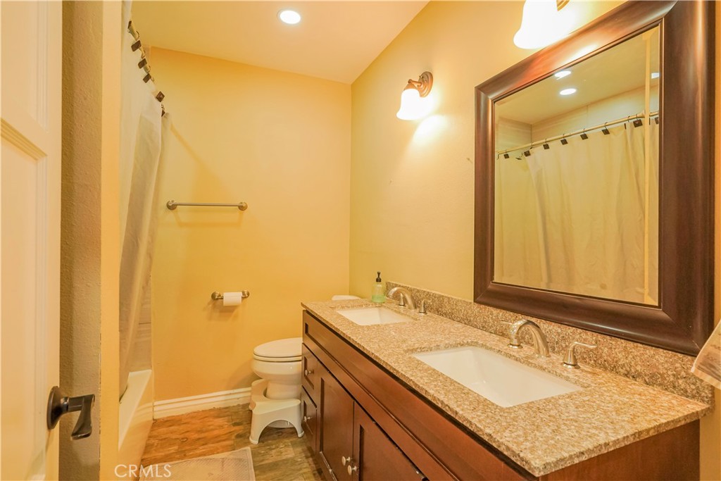 1223 W 27th