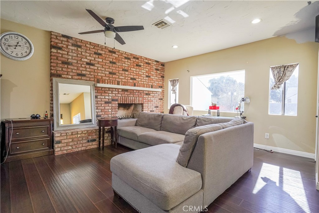 1223 W 27th