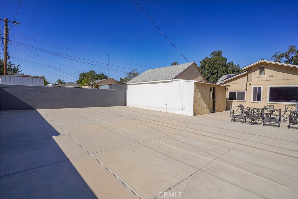 1223 W 27th