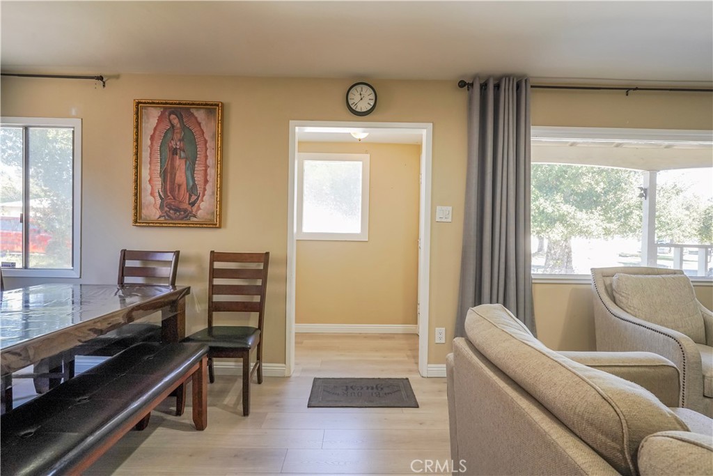 1223 W 27th