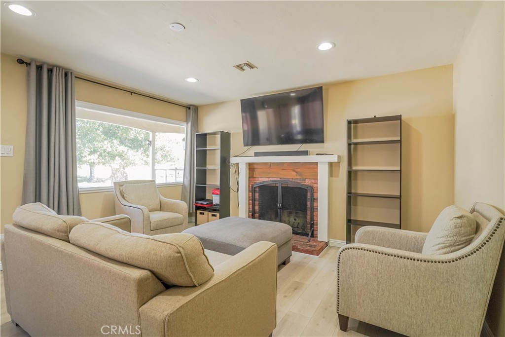 1223 W 27th
