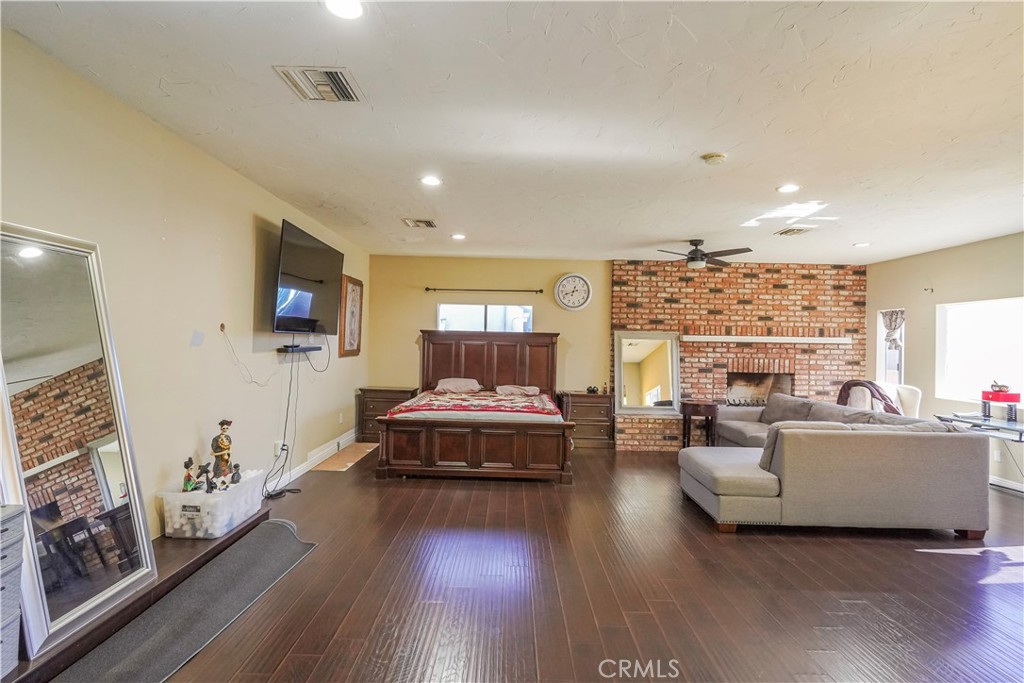 1223 W 27th