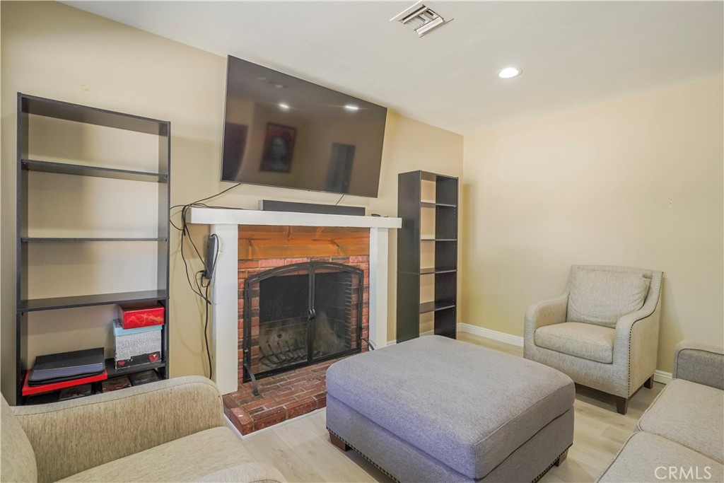 1223 W 27th