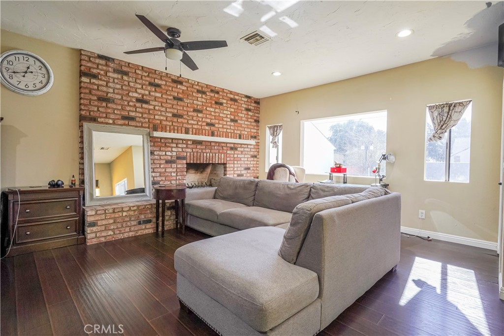 1223 W 27th
