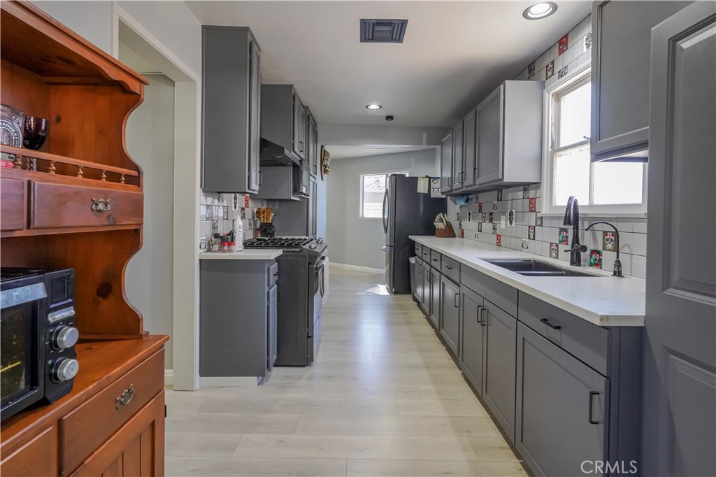 1223 W 27th