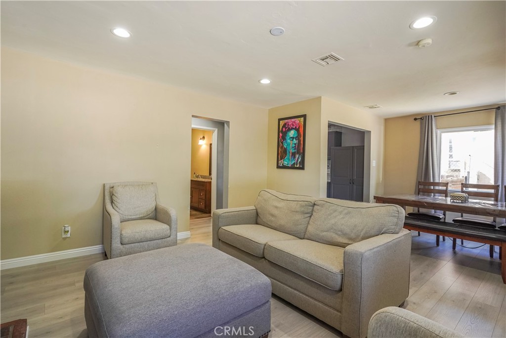 1223 W 27th