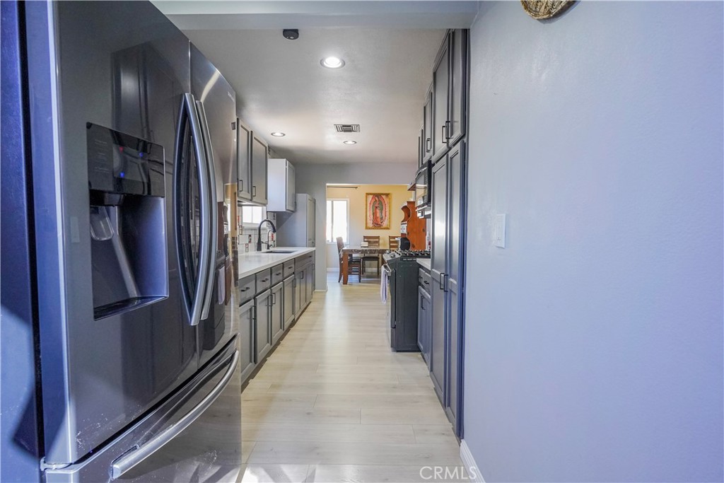 1223 W 27th