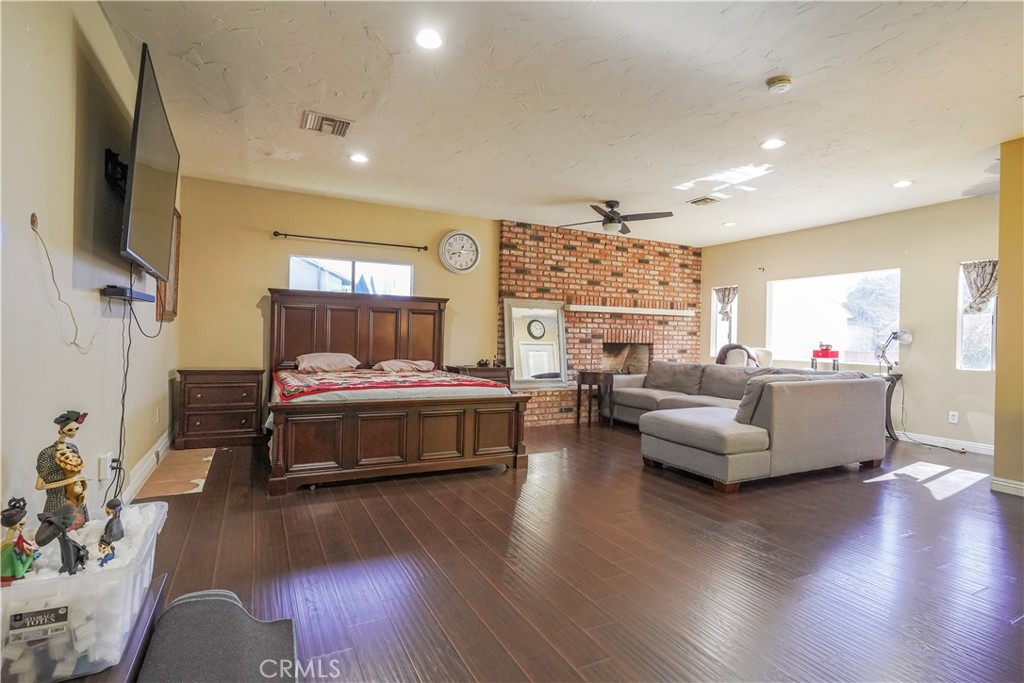1223 W 27th