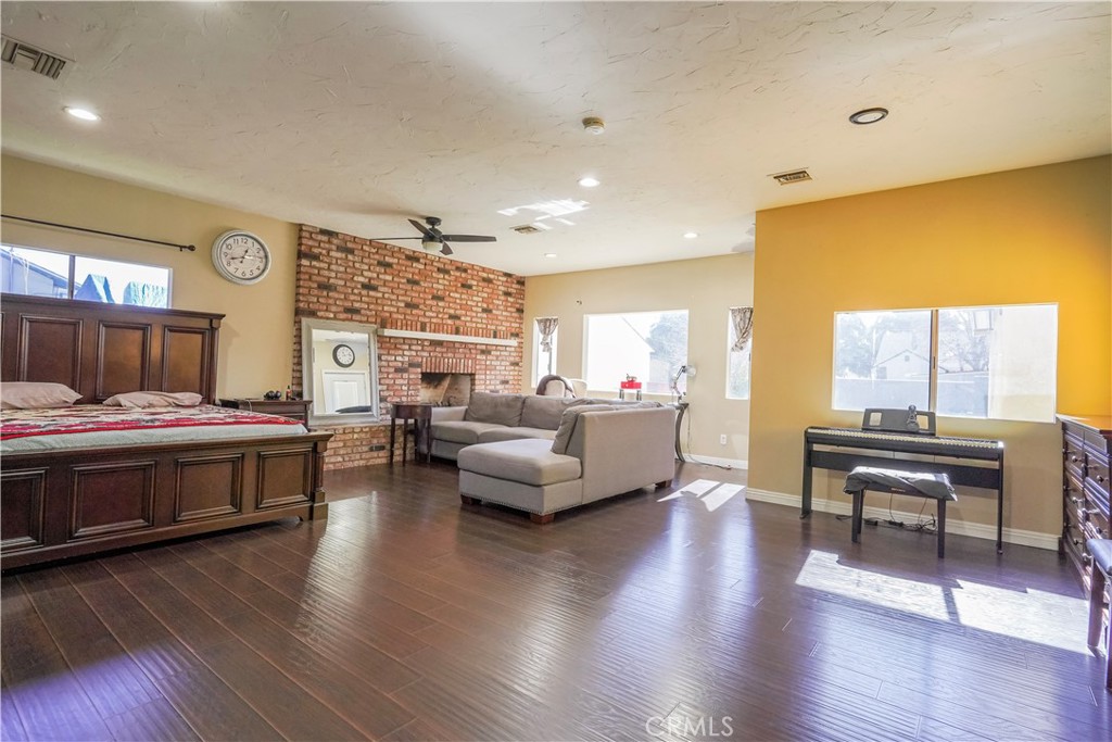 1223 W 27th