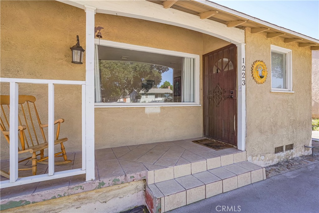 1223 W 27th