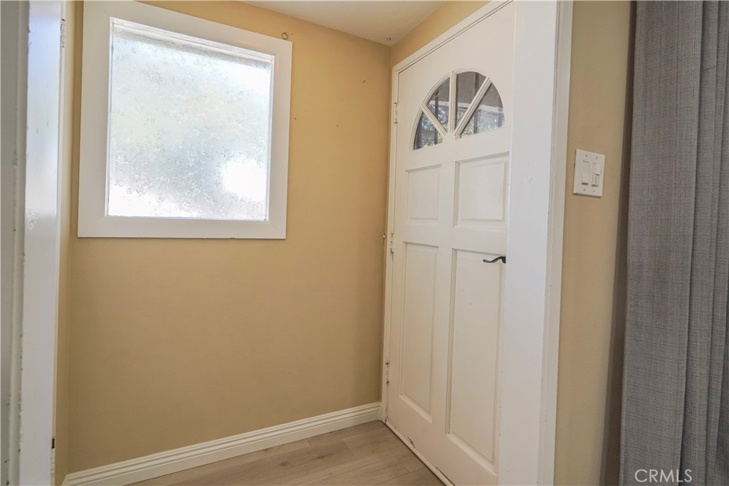 1223 W 27th