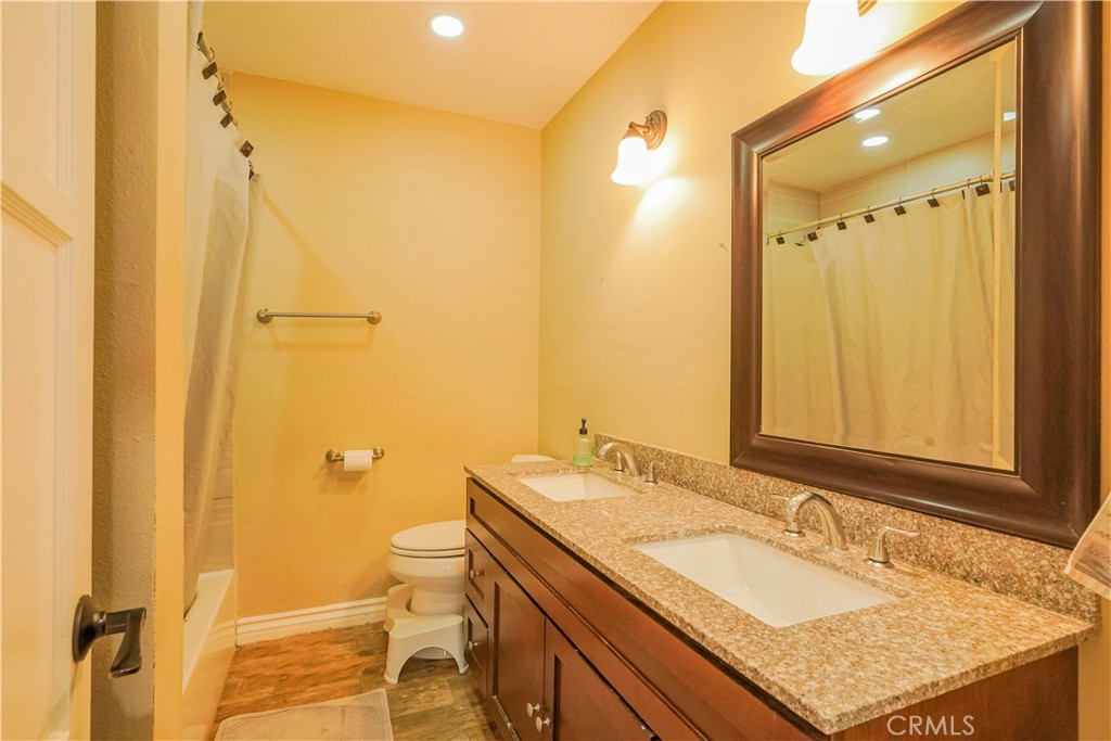 1223 W 27th