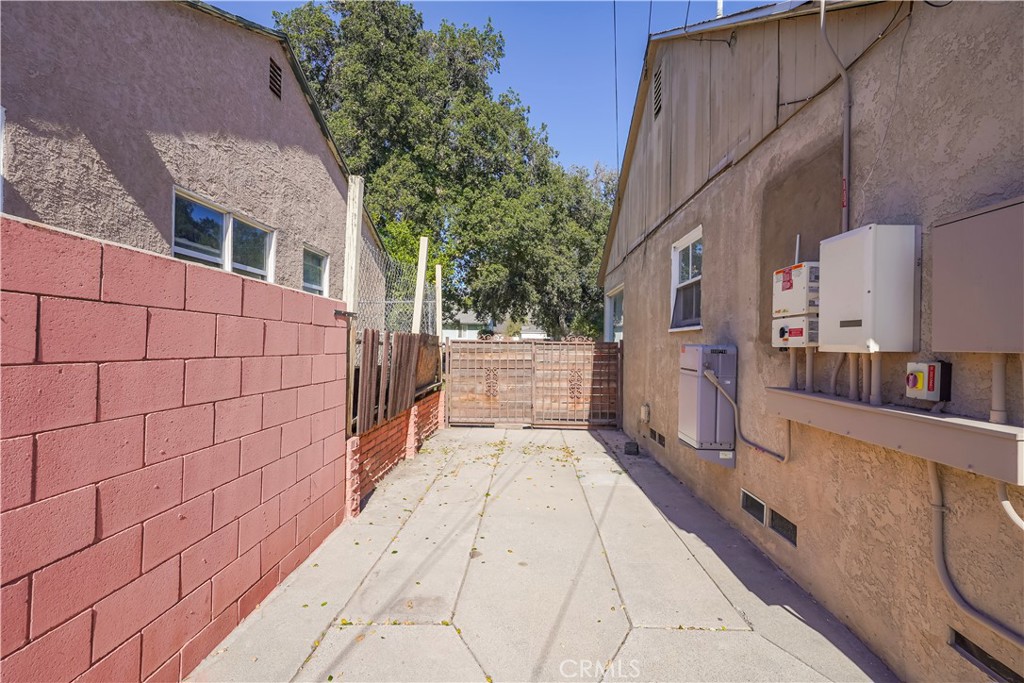 1223 W 27th