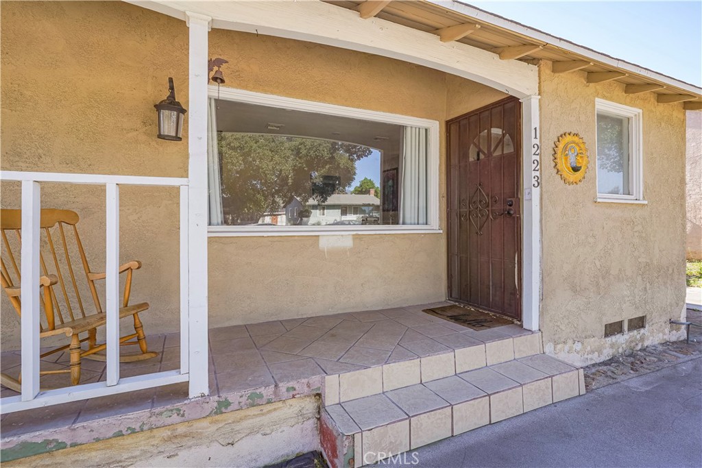 1223 W 27th