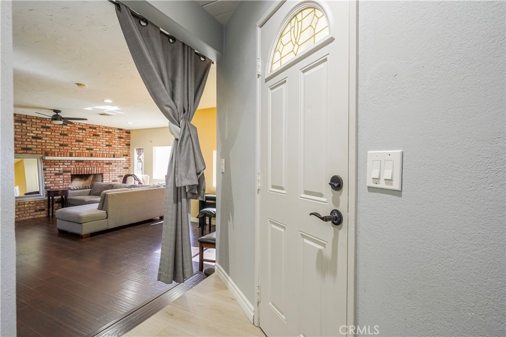1223 W 27th