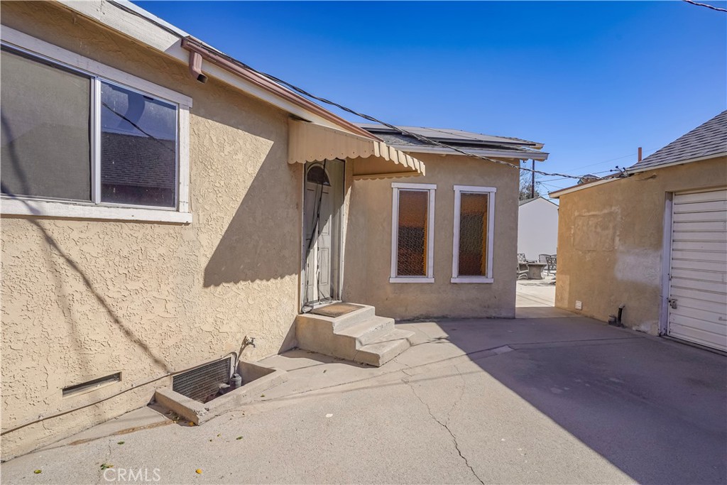 1223 W 27th