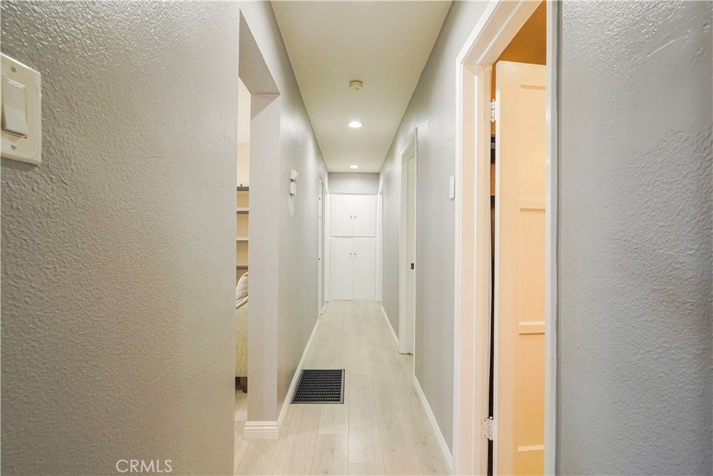 1223 W 27th