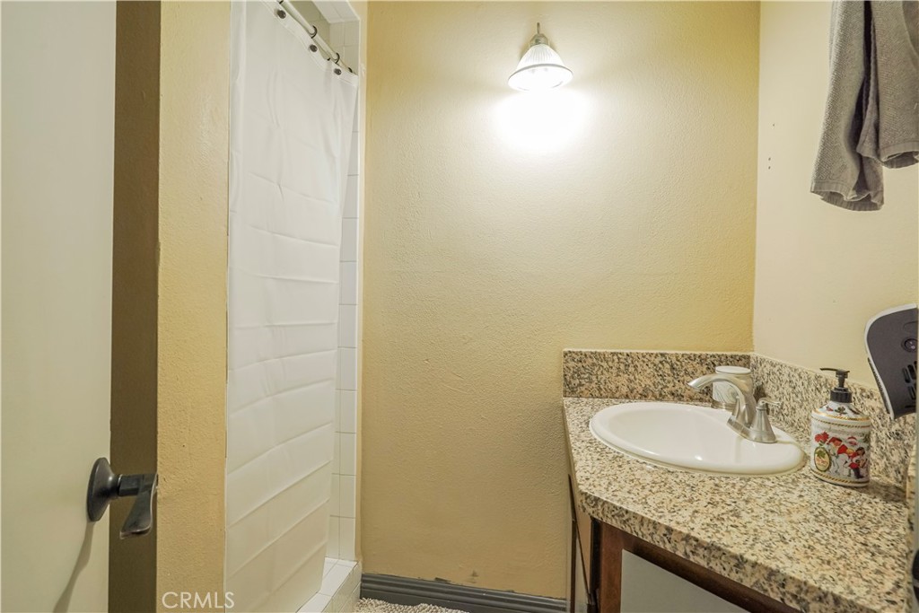 1223 W 27th