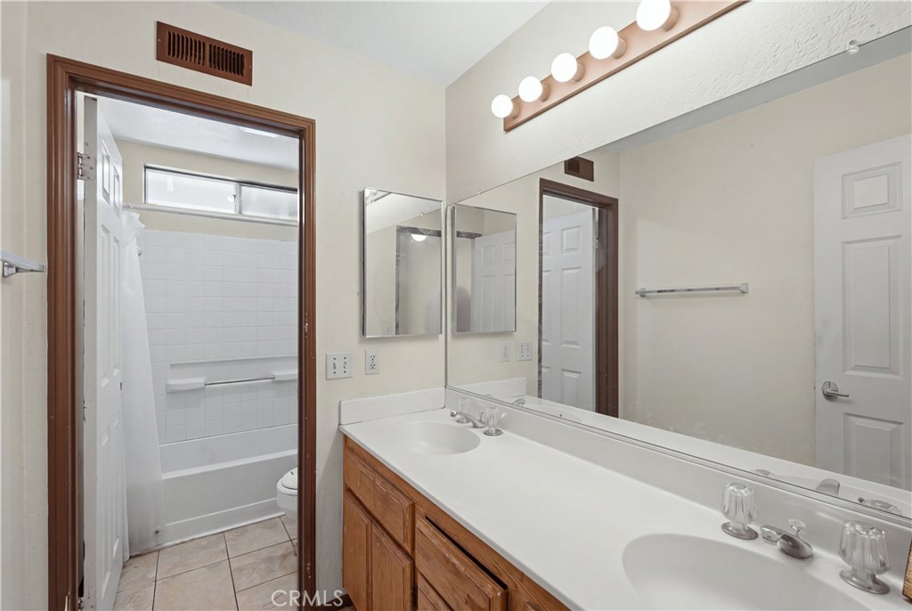 14323 La Crescenta