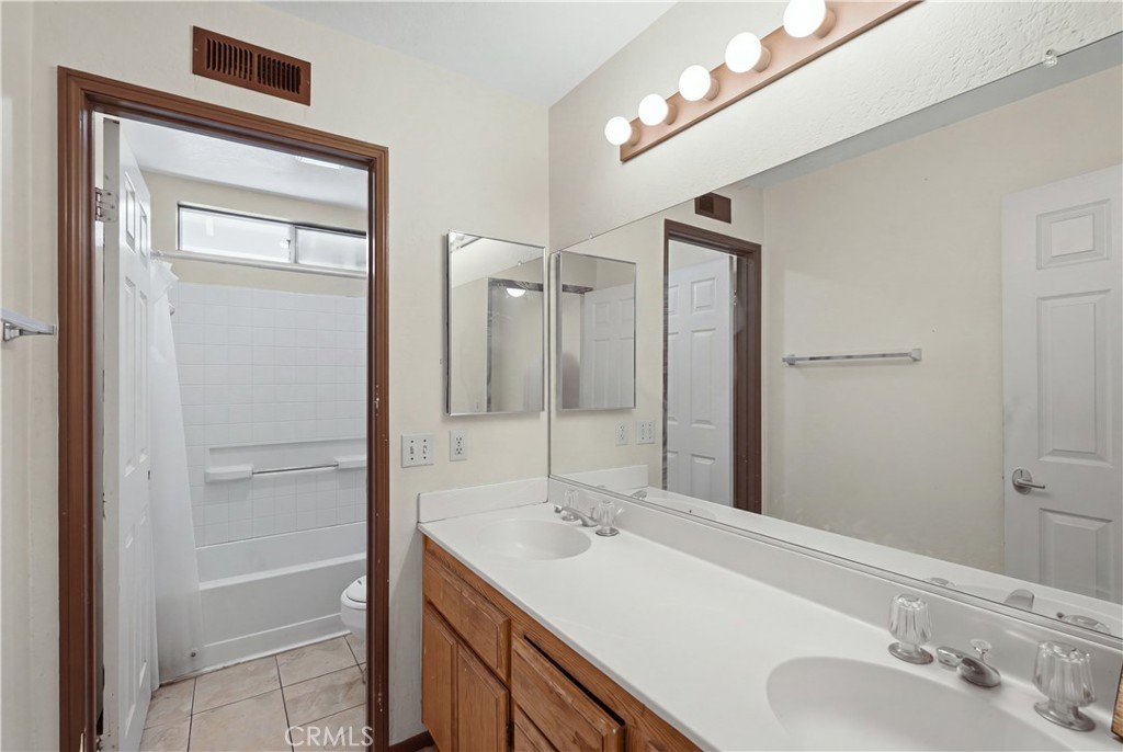 14323 La Crescenta