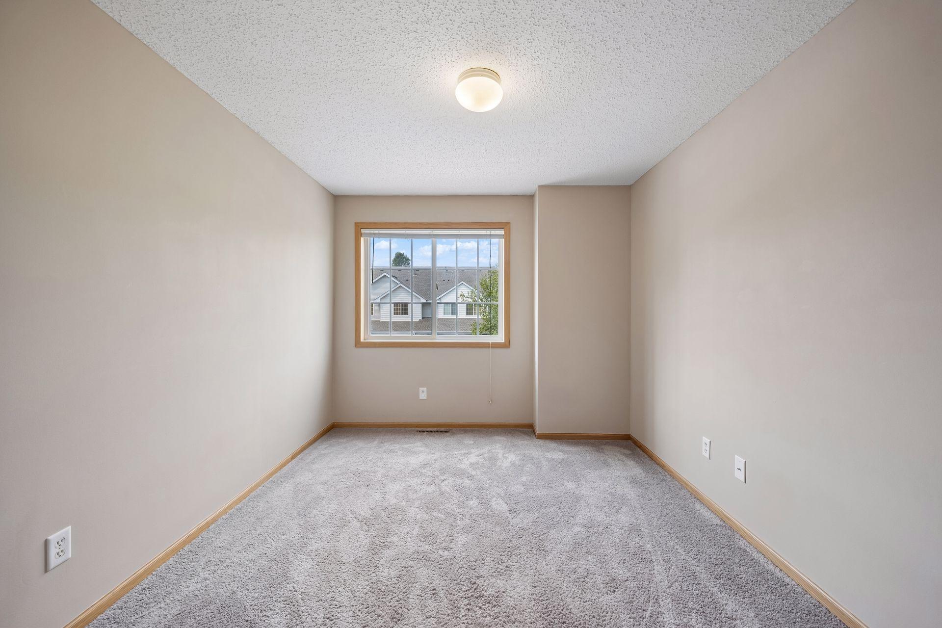6286 Maclynn Avenue NE
