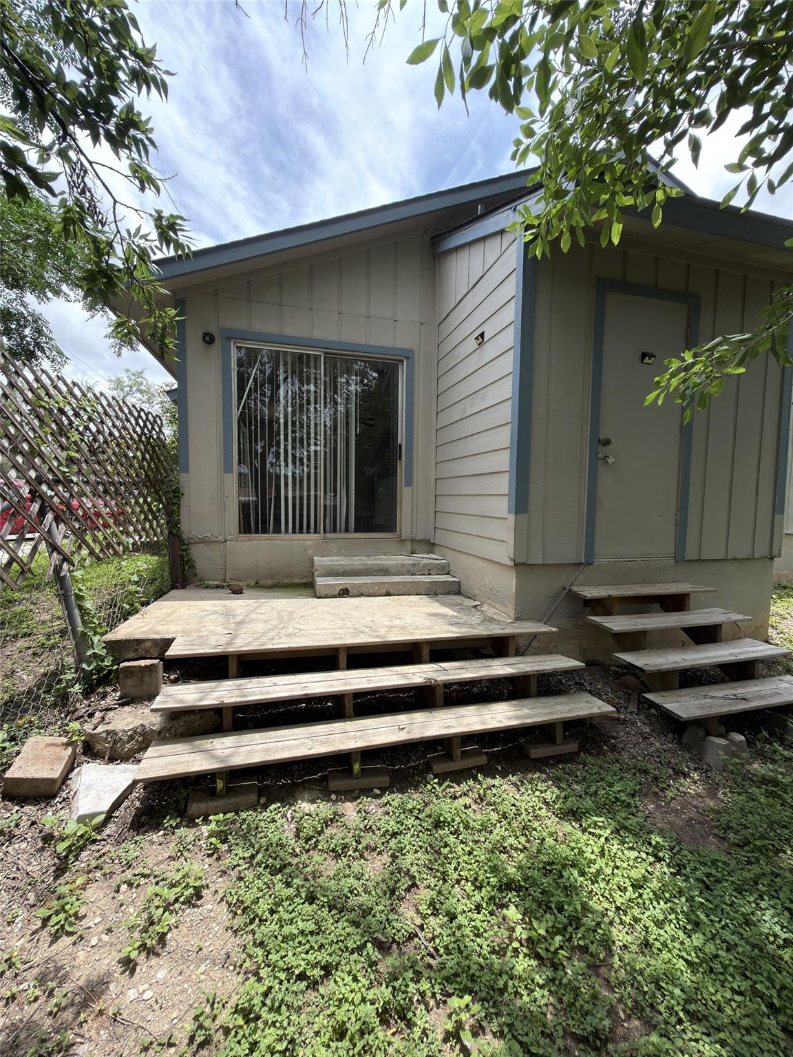 427-429 Zachry DR