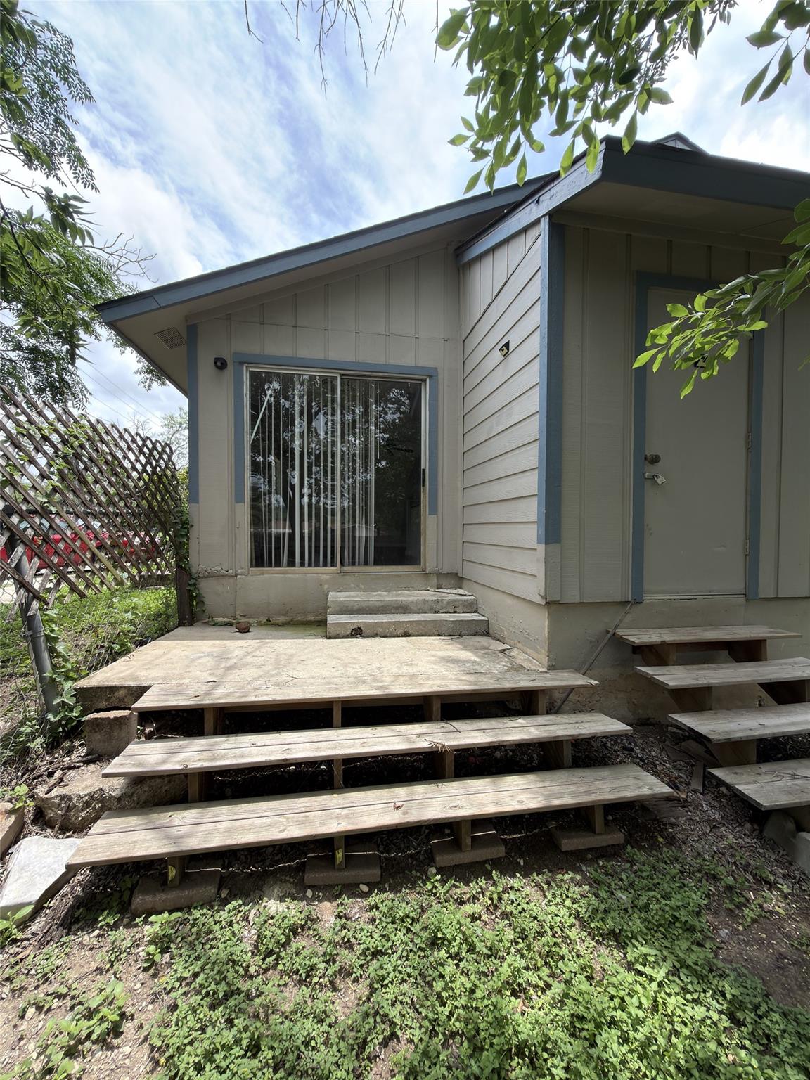 427-429 Zachry DR