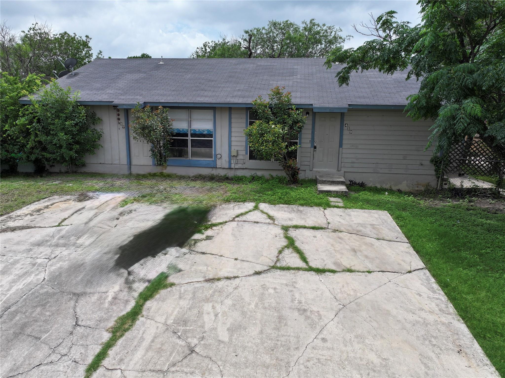 427-429 Zachry DR