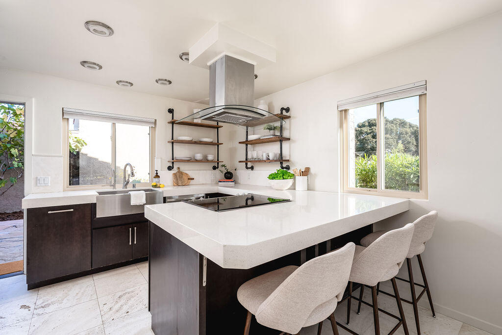 1035 Palmetto Way, J