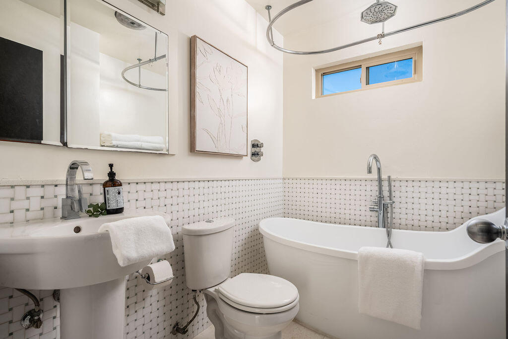 1035 Palmetto Way, J