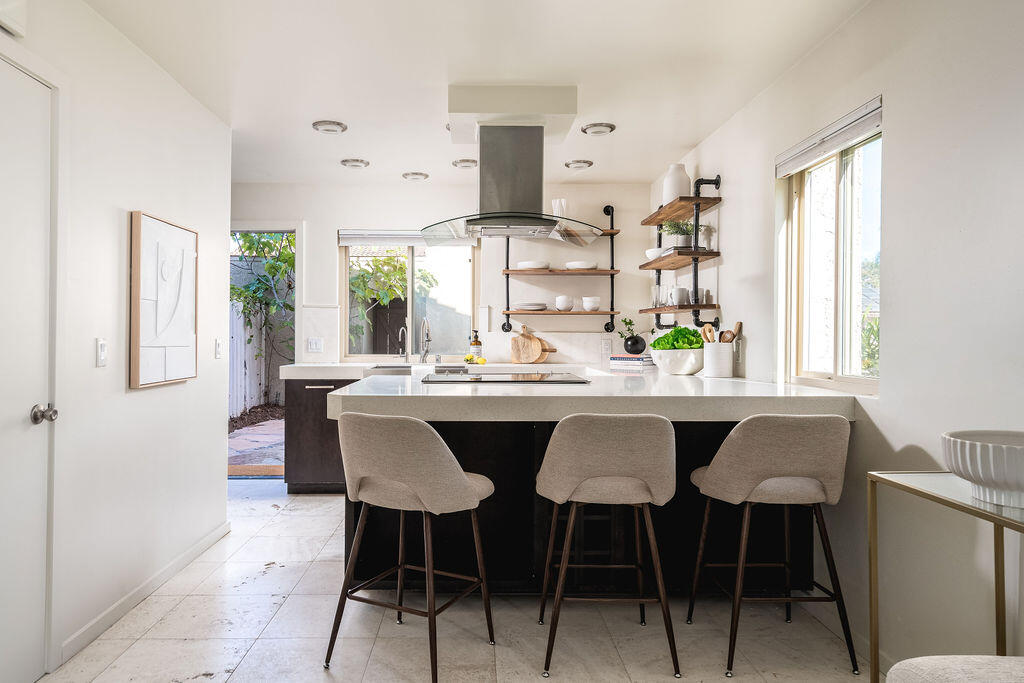 1035 Palmetto Way, J