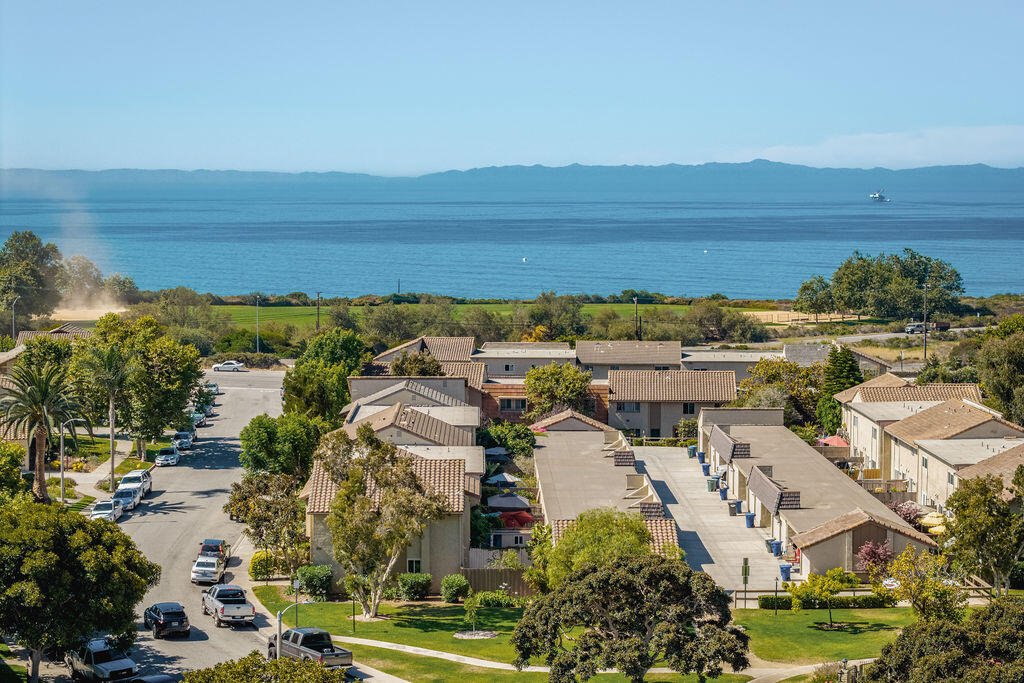 1035 Palmetto Way, J