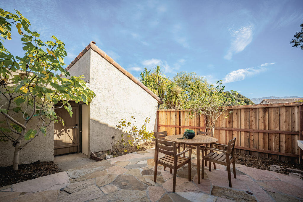 1035 Palmetto Way, J